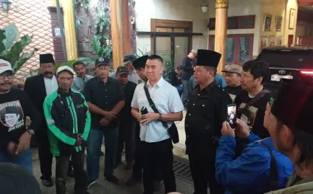 Ratusan Massa Hantarkan Abah Anton Mendaftar ke Empat Parpol
