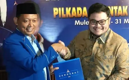 Mas Dhito Kembalikan Formulir Pendaftaran, Demokrat : Peluangnya Sama