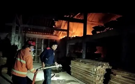 Gudang Kayu Toko Bangunan Terbakar Tiga Kali di Tuban Masih Misteri