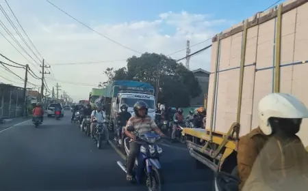 Kerap Bikin Macet, Warga Gresik Keluhkan Truk Melintas di Luar Jam Operasional