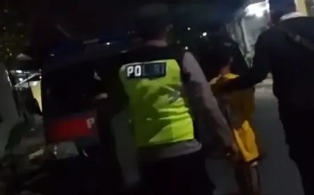 Beredar Video Anak Dituduh Curi Sandal Oleh Oknum Kades Digelandang Polisi di Jombang