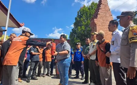 Atasi Masalah Kebakaran, Kelurahan Gununggedangan Terima Bantuan CSR Alat Pemadam
