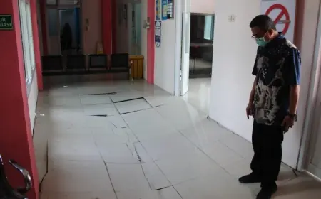 Baru Seumur Jagung, Lantai Bangunan Puskesmas Mojoagung Jombang Ambrol