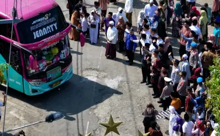 Pengasuh Ponpes Lirboyo Doakan Keberangkatan Jemaah Calon Haji