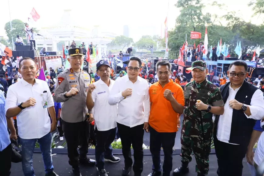 MayDay 2024: Buruh Jatim Tolak Omnibus Law, Tuntut Upah Layak dan Jaminan Sosial