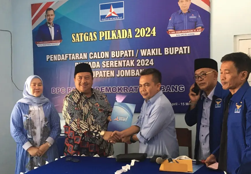 Antar Berkas Pendaftaran, Ketua AKD Jombang Ingin Didukung Partai Demokrat Maju Pilkada 2024
