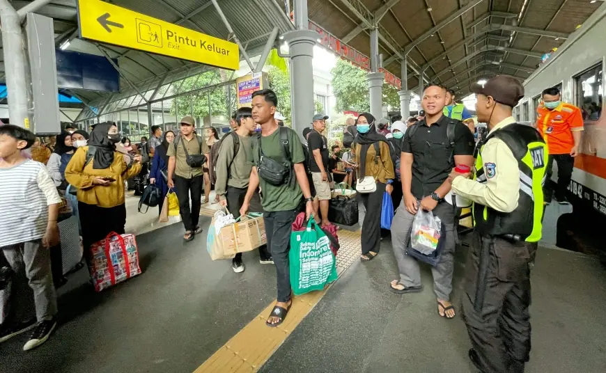 KAI Daop 8 Surabaya Tambah 47 KA Tambahan Jelang Libur Panjang 9 Hingga 12 Mei 2024