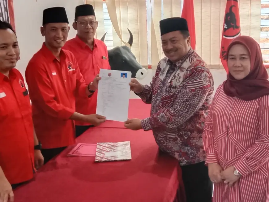 Punya Kedekatan Sejak Lama, Warsubi Mendaftar Bacabup Jombang di PDI Perjuangan