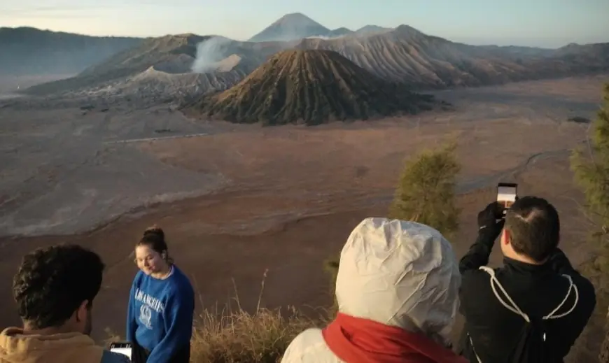 Libur Panjang, Wisatawan Domestik hingga Mancanegara Penuhi Gunung Bromo