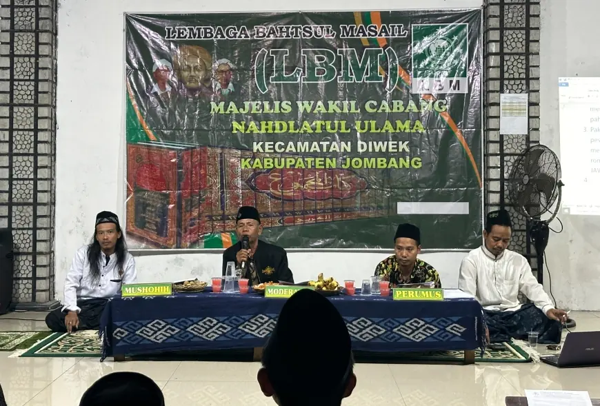 MWC NU Diwek Jombang Bersama Santri PBI Giri Majdi Gelar Bahtsul Masail