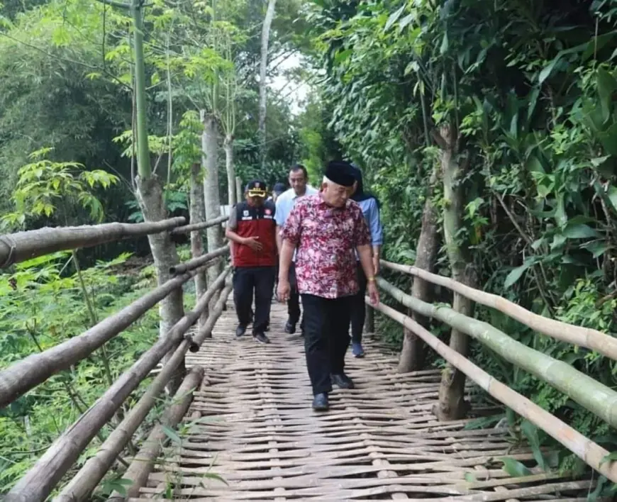 Tinjau Lokasi Banjir dan Tanah Longsor, Bupati Malang Instruksikan Segera Bangun Bronjong