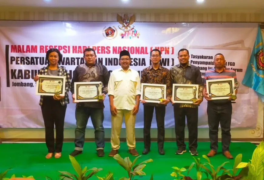 Puncak HPN 2024, Lima Perusahaan Terima Investment Award PWI Jombang