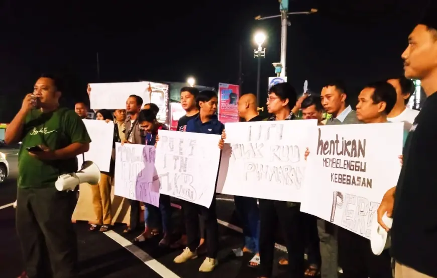 Puluhan Wartawan di Jember Bersatu Tolak RUU Penyiaran