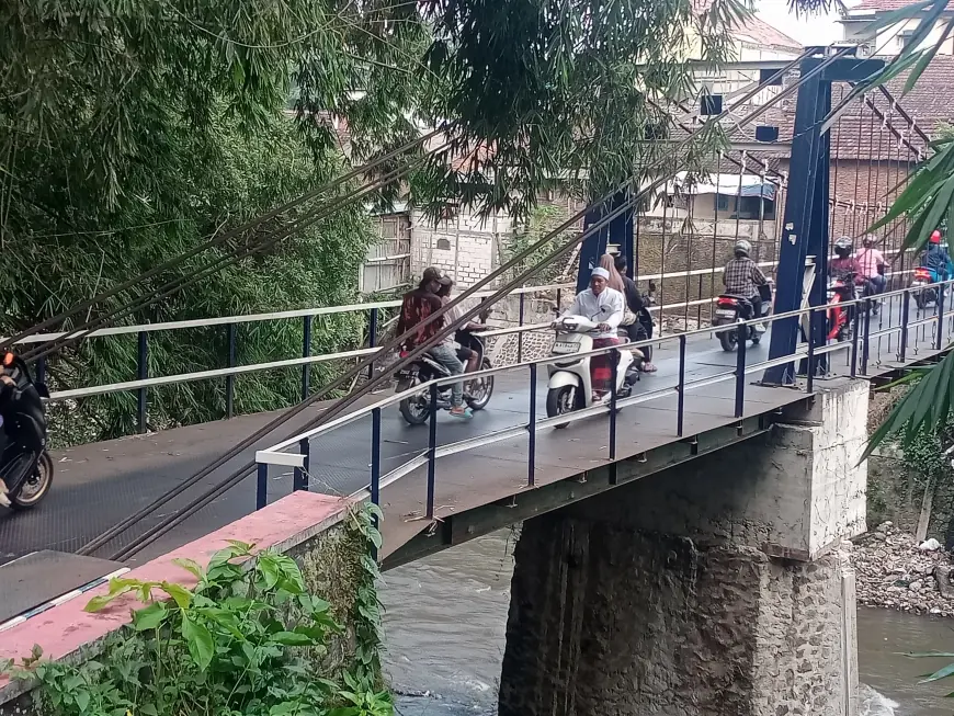 Belum Setahun, Jembatan Lembayung Dikeluhkan Pengguna Jalan