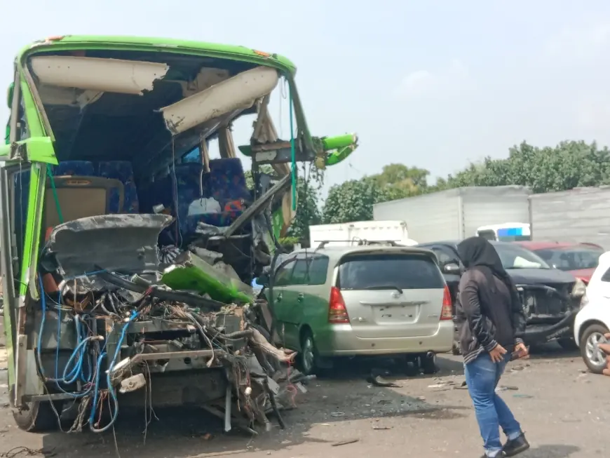Bus Pariwisata Asal Malang Terlibat Lakalantas di Tol Jombang - Mojokerto, 2 Orang Meninggal