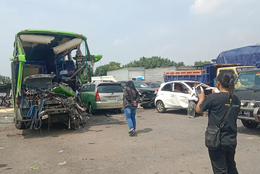 Berikut Belasan Korban Kecelakaan Maut Bus Pariwisata Di Tol Jombang - Mojokerto, 2 Jenazah Di RSUD