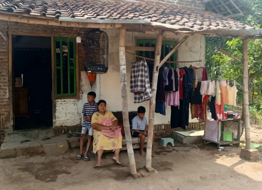 Janda 8 Anak di Jombang Hadapi Ancaman Rumah Roboh