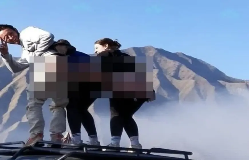 Tiga Turis Asing di Gunung Bromo Pamer Bagian Tubuh Tak Pantas, Aksinya Viral