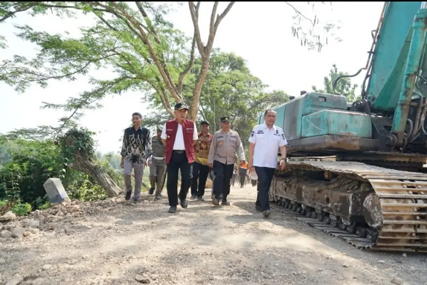 150 Hari Tuntas! Bupati Sanusi Targetkan Perbaikan Akses Jalan Hubungkan Dua Kecamatan