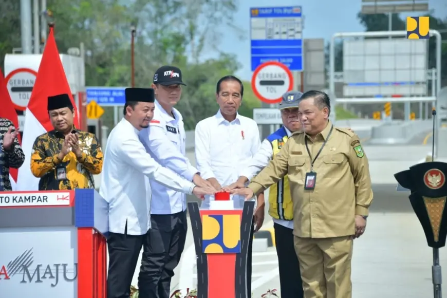 Presiden Joko Widodo Resmikan 10 Ruas Inpres Jalan Daerah 63 Km Provinsi Riau