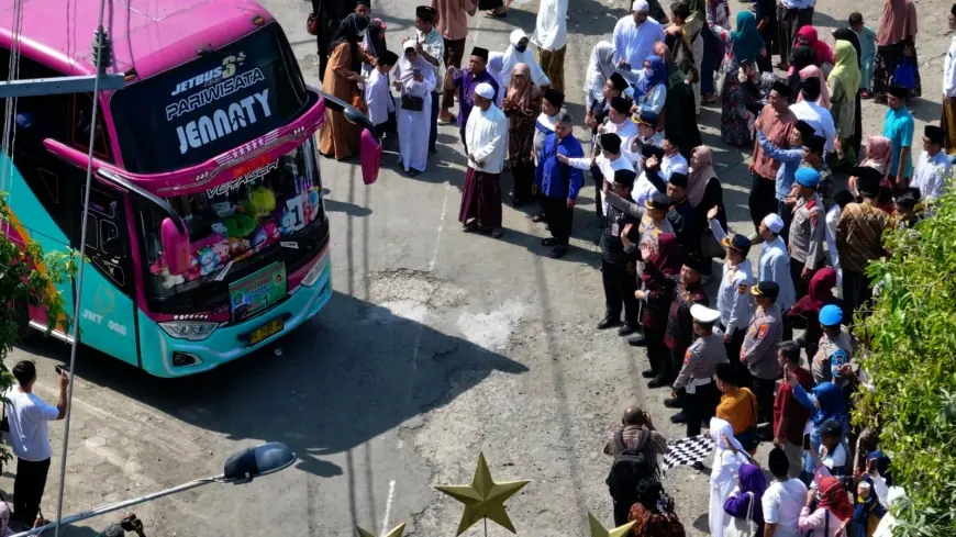 Pengasuh Ponpes Lirboyo Doakan Keberangkatan Jemaah Calon Haji