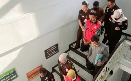 Kepala dan Sekretaris Desa Kletek Ditahan Kejari Sidoarjo Atas Dugaan Korupsi PTSL