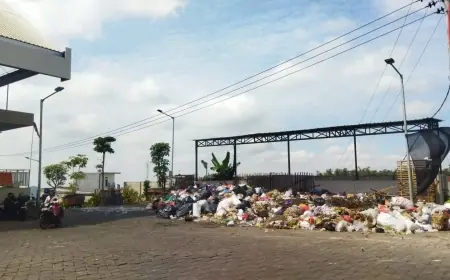 Tak Hanya Pasar Among Tani Batu, Pasar Sayur Ikut Keluhkan Bau Sampah