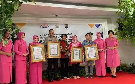 Turunkan Angka Stunting, Bupati Gresik Terima Penghargaan Kak Seto Award 2024