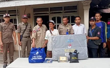 Dinas Sosial Kabupaten Jember Beri Bantuan Warga Tuna Rungu  Alami Rumah Roboh