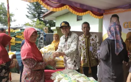 Jelang Idul Adha Gerakan Pangan  Murah Diserbu Warga
