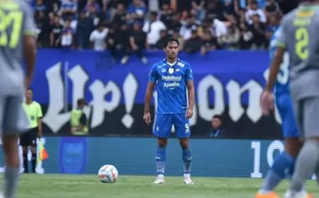 Jawab Rumor Ezra Walian, Ini Kata Manajer Persik Kediri