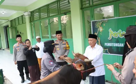 Kapolres dan Polwan Berikan Hewan Kurban ke Pengurus PCNU Kota Mojokerto