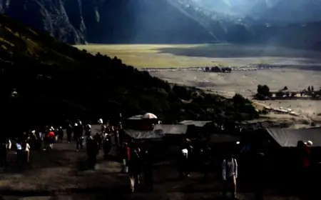 Manfaatkan Libur Iduladha Sebelum Yadnya Kasada, Ribuan Wisatawan Padati Gunung Bromo