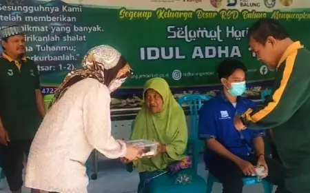 Rayakan Iduladha, RSD Balung Bagikan Daging Kurban Kepada Masyarakat dan Karyawan