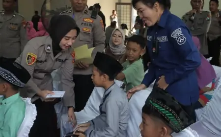 Para Polwan Polres Mojokerto Beri Semangat Dalam Kegiatan Bakti Sosial Kesehatan