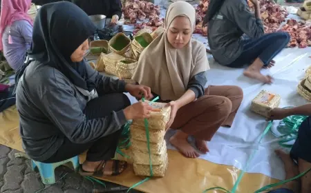 Besek, Alternatif Ramah Lingkungan untuk Pembagian Daging Kurban