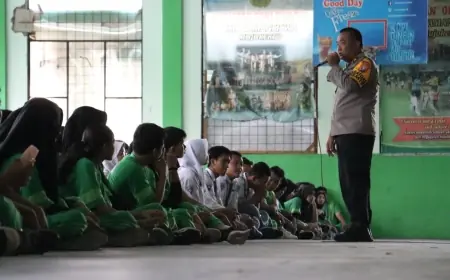 Satbinmas Polres Mojokerto Kota Sosialisasikan Bahaya Narkoba dan Kenakalan Remaja kepada Pelajar