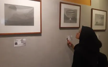 Meretas Warna, Menambah Makna: Pameran Lukisan Hitam Putih untuk Generasi ke Generasi di Dekesda