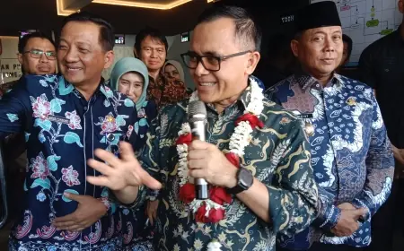Tinjau Mal Pelayanan Publik Di Jombang, Menteri PANRB Azwar Anas : Ini Paling Mini Saya Lihat