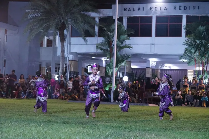 Balaikota Performance Art Temani Malam Minggu Masyarakat Kediri