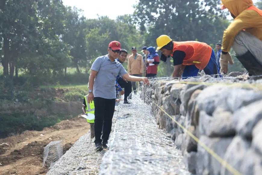 Berbekal Bantuan Pemprov Jatim, Pemkot Probolinggo Kebut Pembangunan Bronjong di Sungai Kedunggaleng