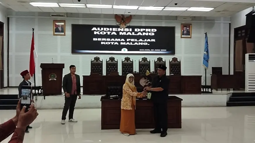 Ketua DPRD Kota Malang Gelar Audiensi Tentang Pancasila dan Politik Sederhana Bersama Siswa SMP - SMA Taman Harapan