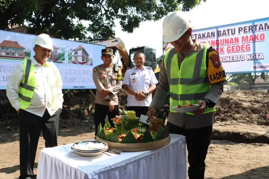 Peletakan Batu Pertama Pembangunan Mako Polsek Gedeg, Ini Harapan Kapolres Mojokerto Kota