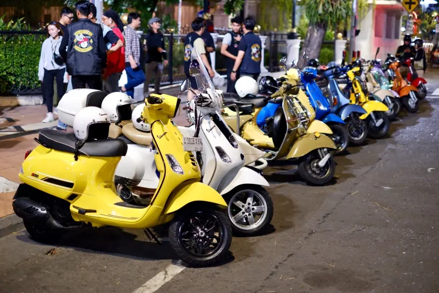 Nuansa Fun Ride Vespa: Edu Wisata Kampi Hotel Tunjungan Kenali Bangunan Bersejarah Surabaya