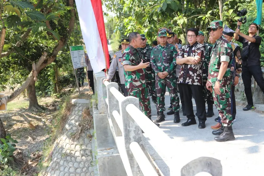Pj Bupati Bojonegoro Sampaikan Terima Kasih Kepada TNI di Penutupan TMMD ke- 120