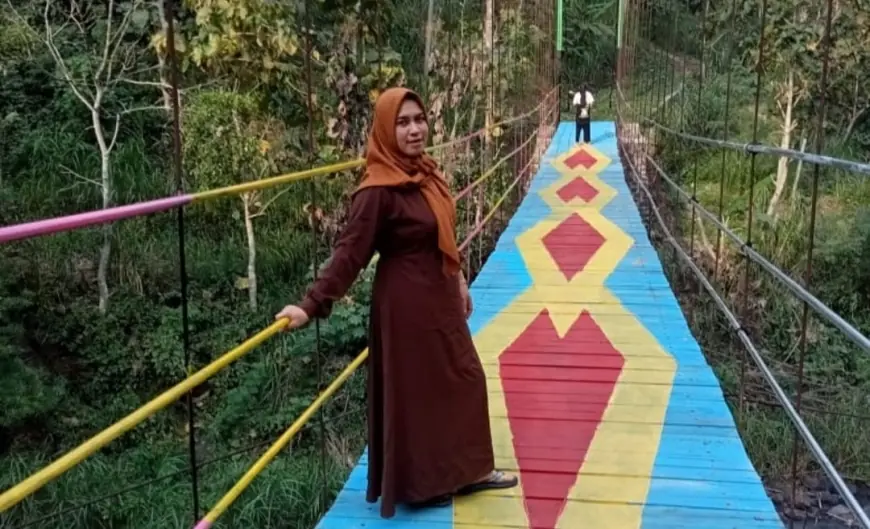 Ikonik, Jembatan Desa Gubrih Bondowoso Jadi Spot Swafoto yang Instagramable