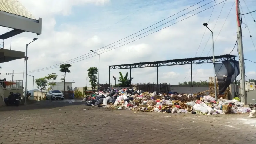 Sampah Pedagang Pasar Among Tani Belum Tertangani Secara Maksimal