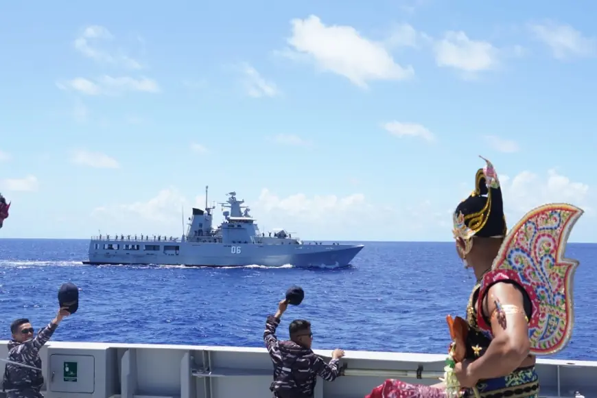 KRI REM-331 Berlatih dengan Kapal Perang Brunei di Laut Internasional Kesiapan Prajurit Latma Rimpac 2024, Hawaii