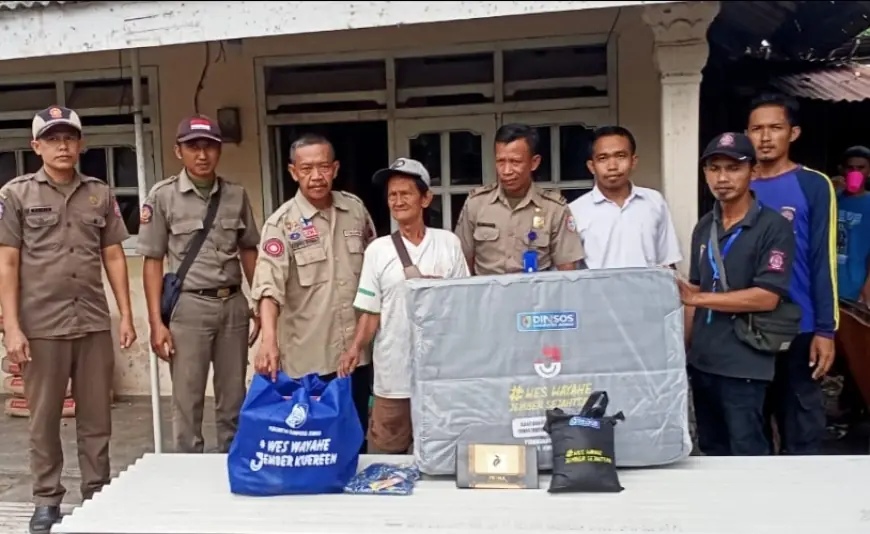 Dinas Sosial Kabupaten Jember Beri Bantuan Warga Tuna Rungu  Alami Rumah Roboh