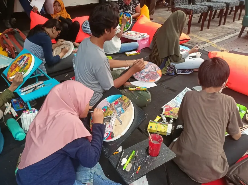 Lotus Art Courses Meriahkan Fête de la Musique 2024 di Surabaya dengan Lomba Melukis